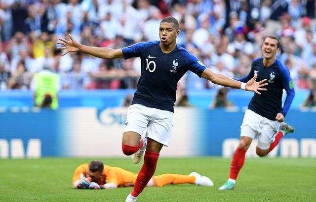  门兴格拉德巴赫定位球战术制胜霍芬海姆