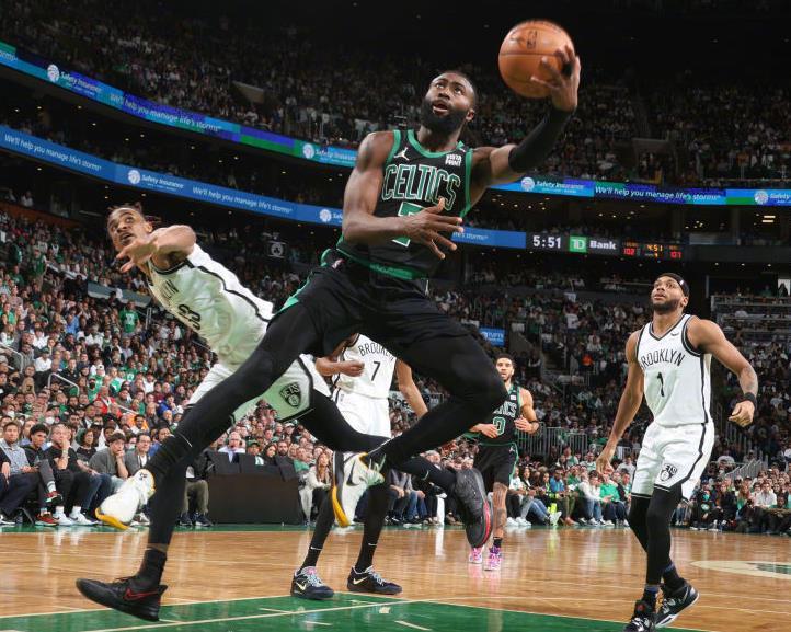  塔图姆末节独得20分，绿军逆转尼克斯稳居东部第二